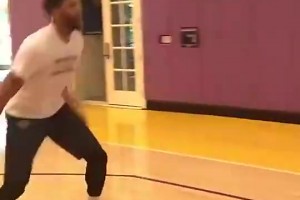 今年夏天胖了14斤！濃眉剛到湖人的時(shí)候，這個(gè)體型多完美??！