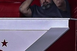 你挑的嘛偶像??！澳波上任1勝難求，森林老板看臺死亡凝視