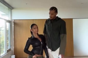 最萌身高差？索漢與自己嬌小女友一同合影??