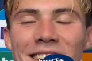 霍伊倫：我在曼聯(lián)曾和許多好球員一起踢過球，但德布勞內(nèi)是天才！