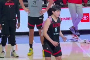 人氣真的可以！楊瀚森球迷日出場(chǎng)，受到大伙兒熱烈歡迎！