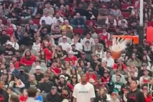 灑灑水啦！楊瀚森在球迷日三分訓(xùn)練，穩(wěn)穩(wěn)命中！