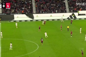 這射術(shù)太強(qiáng)了！迪亞斯做球，凱恩遠(yuǎn)射貼地?cái)刂比胱笙滤澜? >
                                        </div>
                                    </div>
                                                                        <div   id=