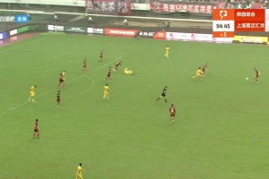 中甲賽場(chǎng)，陜西隊(duì)外援打出貝克漢姆式吊射??