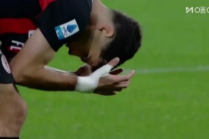 逆天！凱利禁區(qū)放倒希門尼斯送點！普利西奇主罰直塞射上看臺！