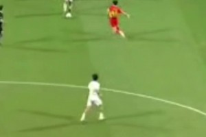 悲催！廣西平果球員犯規(guī)導(dǎo)致自己骨折受傷