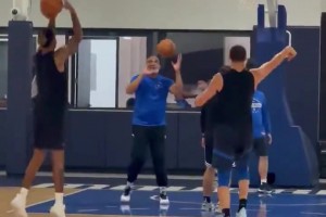 真準(zhǔn)??！克萊和拉塞爾在訓(xùn)練后進行三分PK