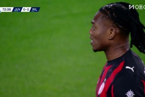 絕佳機會沒進??！萊奧小禁區(qū)內(nèi)近在咫尺的打門竟打偏了！