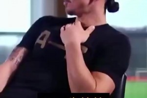 亨利：伊布你選穆帥還是瓜瓜??伊布：等一下，為啥博格巴冒汗了