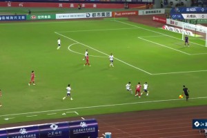 怒贊！蘇超鹽城隊(duì)馬宇連續(xù)變向過(guò)人，央視解說(shuō)驚呼：有點(diǎn)像牛尾巴