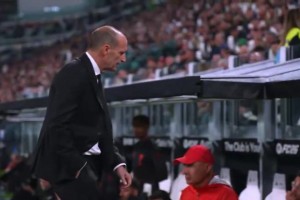 阿萊格里不敢看普利西奇罰點(diǎn)，罰丟后對(duì)助手說：我告訴他用腳背踢