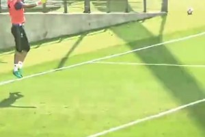 馬凡舒調(diào)侃：他們懂球嘛他們看球嘛，連我都知道梅西是巴薩??