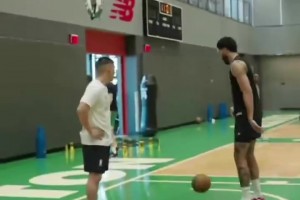 為了得到巔峰姚明 各個(gè)球隊(duì)愿意付出怎么樣的籌碼？