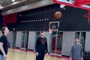 全都打服了！外網(wǎng)球迷鋪天蓋地盛贊楊瀚森：碉堡了！立雕像！史上最強(qiáng)16號秀！