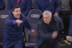 看一次笑一次！這絕對是英超名場面之一??