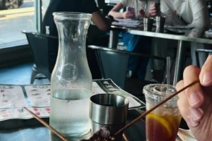 愛情的力量！球迷此前在餐廳拍到楊瀚森與女友約會，兩人相當(dāng)甜蜜！