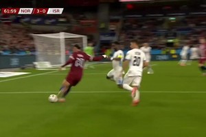 ??頭球轟炸！哈蘭德高高躍起力壓后衛(wèi)頭球暴力破門！