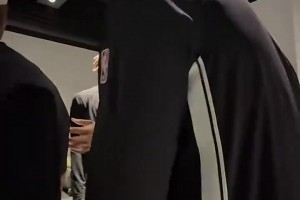 1分鐘沒(méi)撈著！曾凡博賽前和籃網(wǎng)隊(duì)友一起，還“爆錘”攝像頭