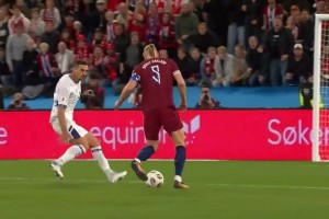 太輕松了！瑟爾洛特送助攻！哈蘭德單挑后衛(wèi)推射破門！