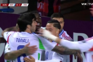 意大利開場4分鐘取得領(lǐng)先！迪馬爾科助攻小基恩禁區(qū)內(nèi)打門得手！