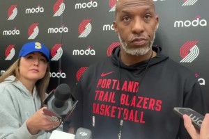 比盧普斯談楊瀚森：他上半場有點(diǎn)掙扎，但突然就爆發(fā)，像火箭一樣起飛