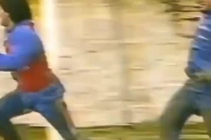 閑庭信步的優(yōu)雅球王！馬拉多納一己之力撕裂防線集錦！