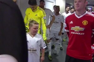 莫德里奇在訓(xùn)練場(chǎng)，激勵(lì)紅黑軍團(tuán)的年輕一代