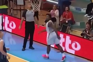 文班做客哈特節(jié)目：去少林寺主要為提升體能，希望突破身體極限！