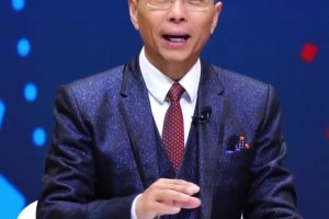 孫繼海父親親自教導(dǎo)青訓(xùn)小朋友，這么大年齡還出來(lái)輔助兒子的事業(yè)