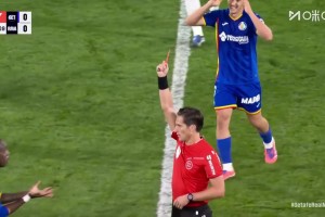 皇馬多打一人！恩約姆僅登場1分鐘對維尼修斯犯規(guī)被直紅罰下！