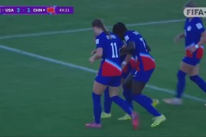被連扳兩球反超！迪瑪利亞弧頂突施冷箭，U17女足1-2落后美國