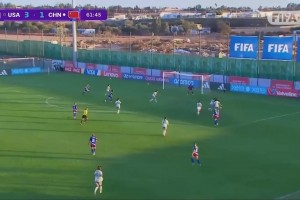 又是失誤！宋語后場被斷圖雷空門得手雙響，U17美國女足4-1領(lǐng)先