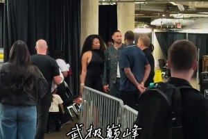 曼聯(lián)球迷的煩惱！紅魔女球迷都這么漂亮，喜歡哪位真的很難選