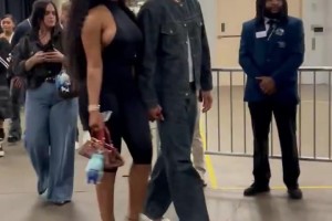 這身材確實夸張！??克萊賽后與女友馬冬梅手牽手離場