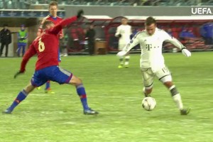 那時候他還是金童！格策歐冠突襲風騷一條龍破門！