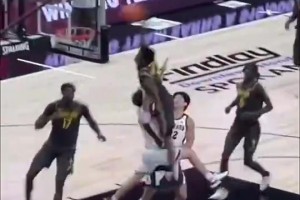 A史密斯：詹姆斯奪冠前心里脆弱，在熱火第一年不敢獨自接受采訪