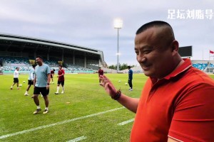 泉州亞新隊提前降級，俱樂部投資人李明權面對鏡頭稍顯無奈