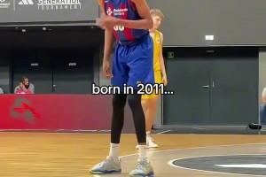 美媒稱這是字母哥和文班亞馬的結(jié)合體，至少長相真的像??