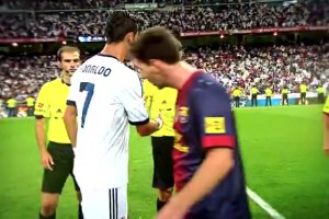 當(dāng)年巔峰西班牙國(guó)家德比！C羅和梅西擦肩而過(guò)沒(méi)有握手??