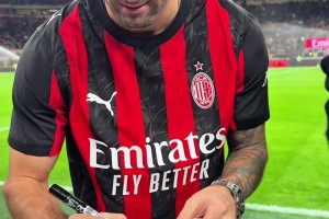 AC米蘭官方：吳彥祖，歡迎來到圣西羅