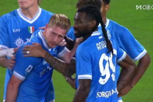 傷情很不妙！德布勞內(nèi)點射時受傷，直接被隊醫(yī)攙扶下場