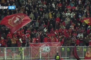 遼足回歸中超！鐵西體育場(chǎng)DJ帶著遼寧球迷高喊“中超我們來(lái)啦！”