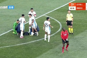 疼??！田依儂爆射近距離擊中隊(duì)友姆本扎襠部，后者走路姿勢(shì)亮了