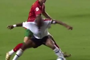 傳奇后衛(wèi)！科爾當(dāng)年是怎么在英葡大戰(zhàn)鎖住年輕的C羅的？