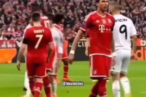 超級(jí)名場(chǎng)面！當(dāng)年卡瓦哈爾被里貝里一耳光直接扇懵了！