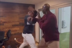 ??皮爾斯和加內(nèi)特切磋武藝，簡(jiǎn)直倆活寶