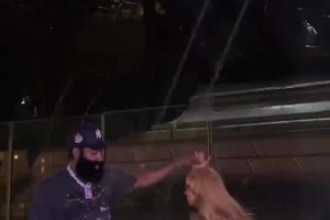 當(dāng)杜蘭特得知自己的球星卡賣了78萬美元，直接睜大眼睛不敢相信