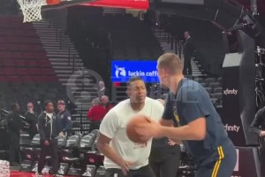 這技術(shù)真細(xì)膩！仔細(xì)觀察小楊的偶像約基奇熱身，也太絲滑了~