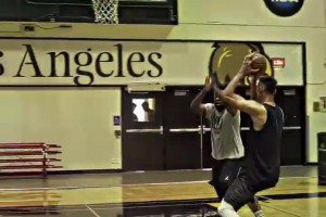 燙手燙手??！實拍：澤林斯基超級世界波，慶祝時蘇契奇反應(yīng)亮了