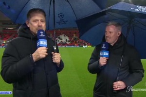 啊？裁判本來給加拉塔薩雷點球，然后立即將其改為球門球……